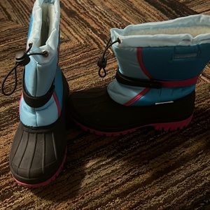 Kids Waterproof Rubber soul & Wool inside. High end, warm, comfy. Fashionable